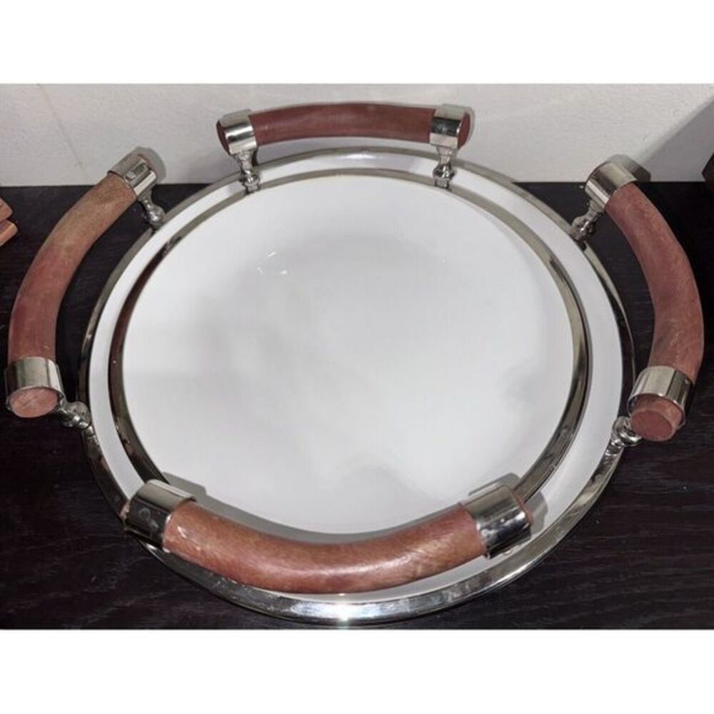 Set Of‎ Two White Ceramic Salad Trys With Wooden Handles And Chrome Rims. - Picture 5 of 14